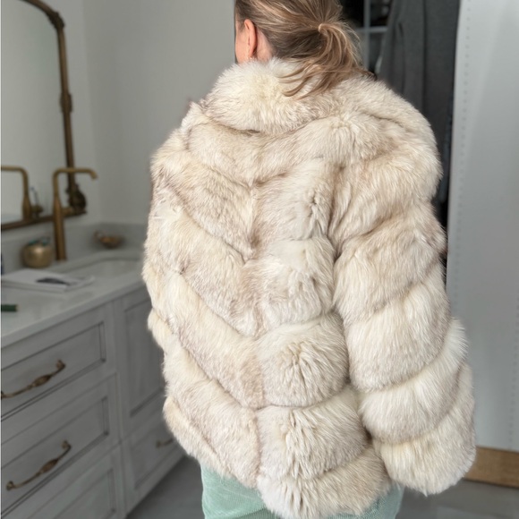 Luxurious Cream Fur Jacket - Picture 8 of 15